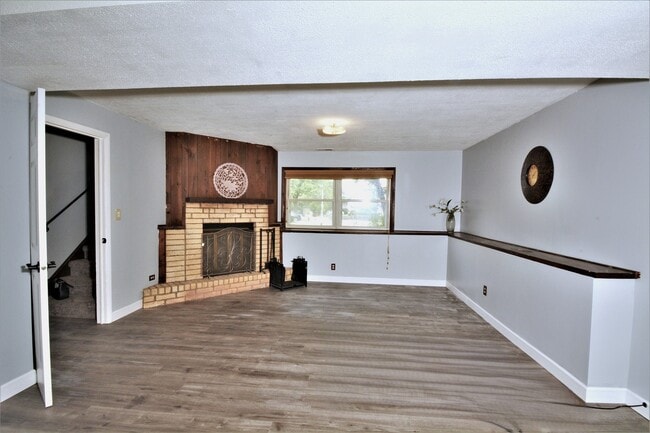 Building Photo - 1126 Honeywood Dr
