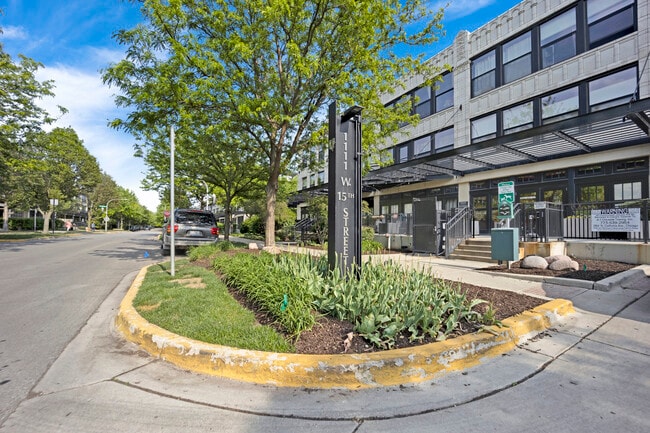 Primary Photo - 1111 W 15th St