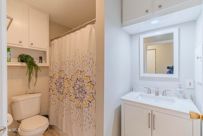 Building Photo - 28 White St