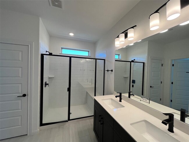 Building Photo - 2725 Woodall Dr