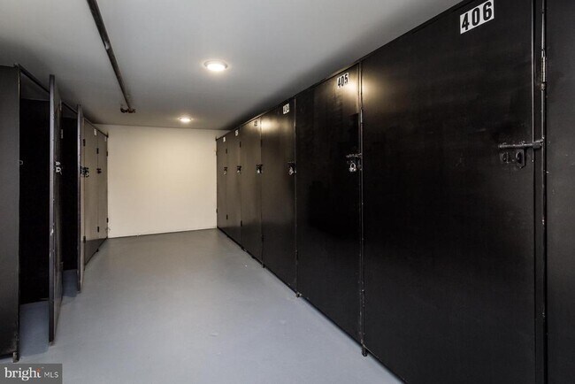 Building Photo - 525 N 41st St