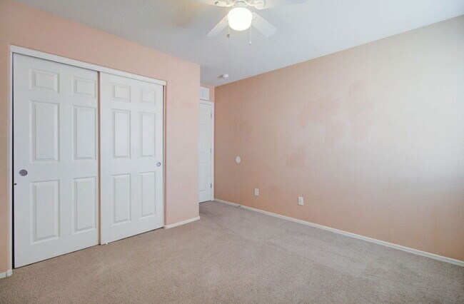 Building Photo - 5659 S 239th Dr