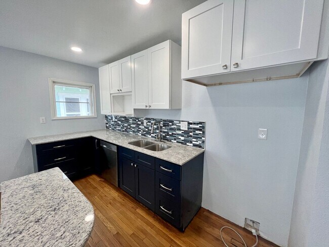 Building Photo - 819 San Antonio Ave