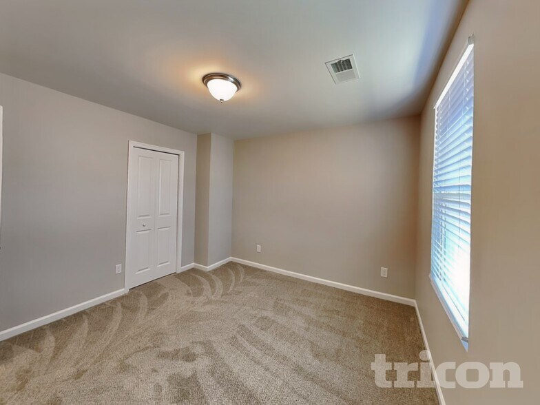 Building Photo - 663 Sequoia Dr