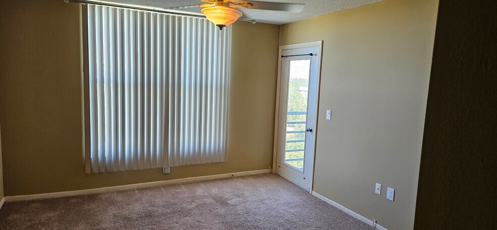 Building Photo - 4550 Pinebrook Cir