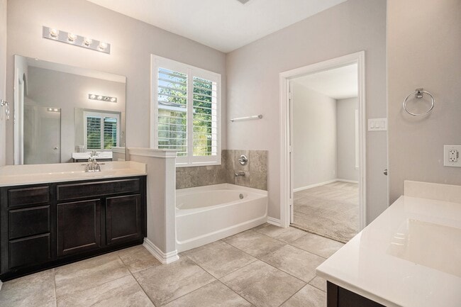 Building Photo - 2502 Bay Hill Dr