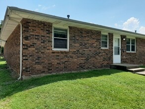 Building Photo - 2 Bedroom 1 Bathroom duplex near Missouri ...