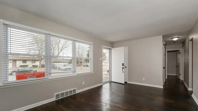 Building Photo - 1270 Del Rey Dr