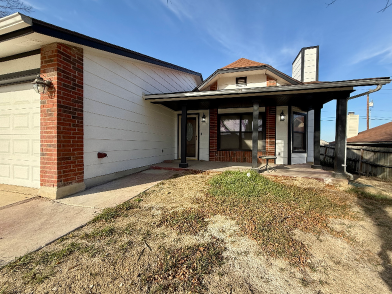 Building Photo - 8519 Ridge Garden Dr