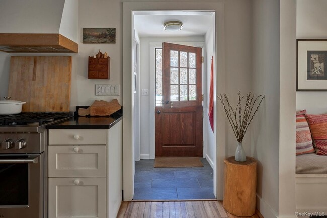 Building Photo - 41 Grinnell St