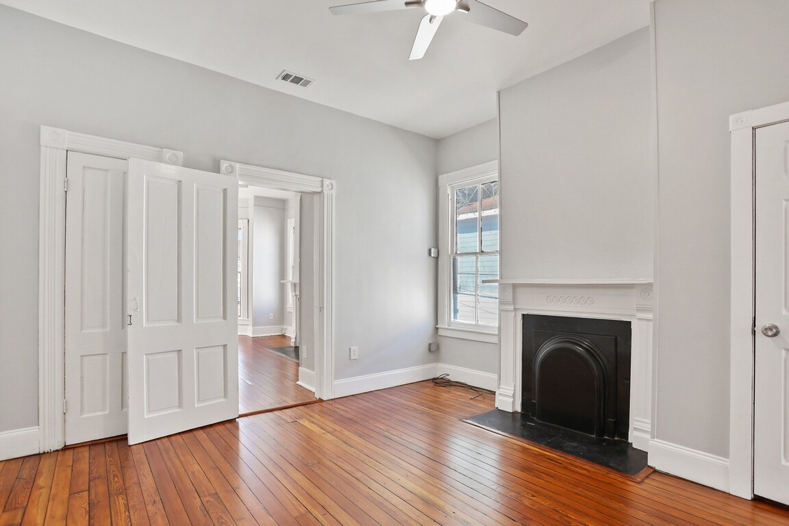 Building Photo - 1112 Barnard St