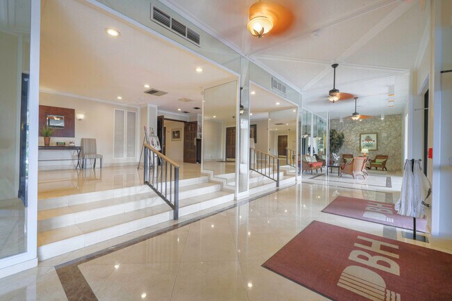 Building Photo - 5600 N Flagler Dr