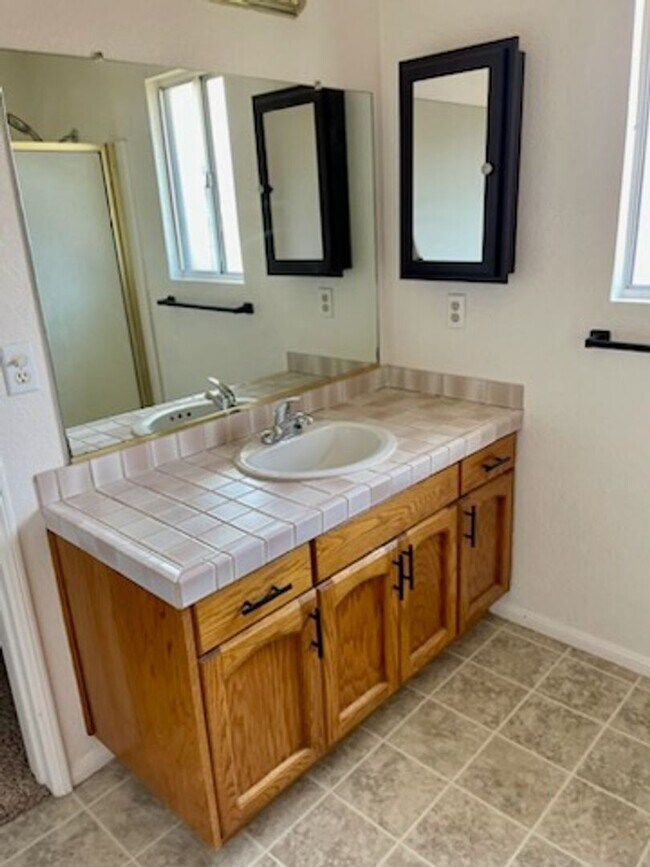 Building Photo - 3 Bedroom, 2 Bath Remodeled House in Hemet...