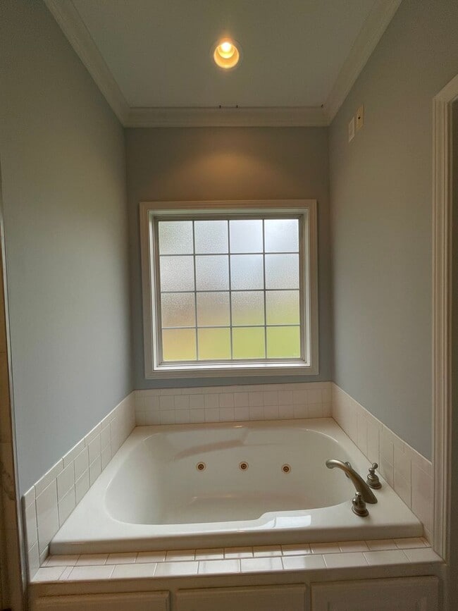 Building Photo - Quail Hollow