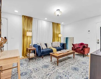 Building Photo - 2626 N Sawyer Ave