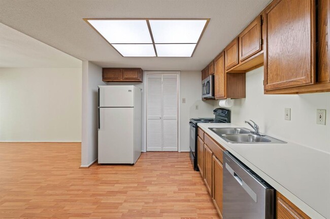 Building Photo - 14777 Wunderlich Dr