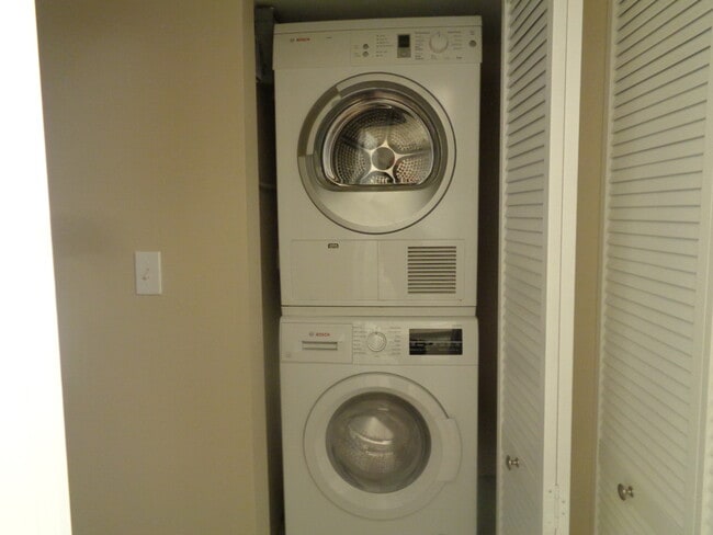 Building Photo - 10442 Brooks Ln