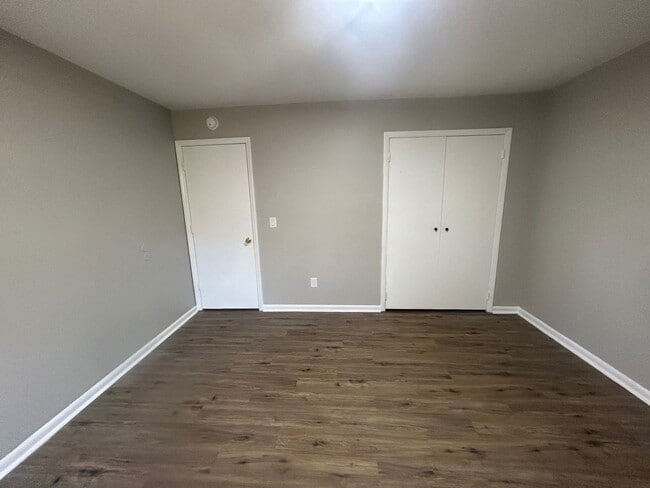 Building Photo - 528 Wessinger St