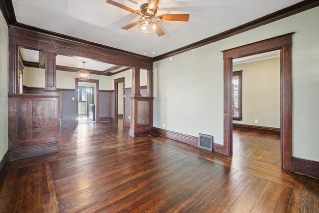 Building Photo - 1809 Maplewood Ave