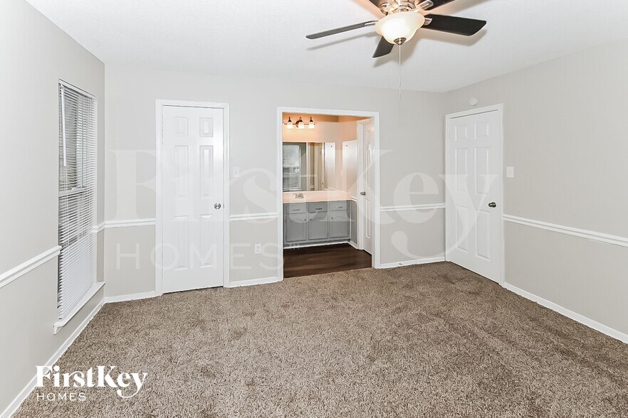 Building Photo - 6495 Westbury Ave