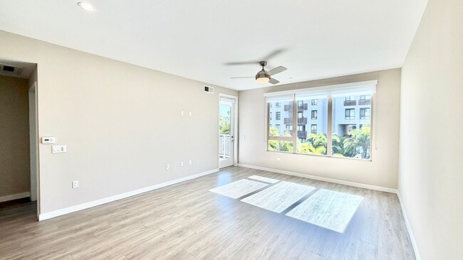 Building Photo - Brand New High-Rise Condo Unit with Stunni...