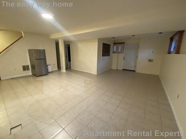 Building Photo - 309 Beacon St