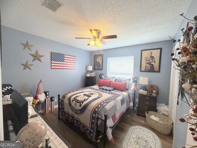 Building Photo - 130 N Woodvalley Dr