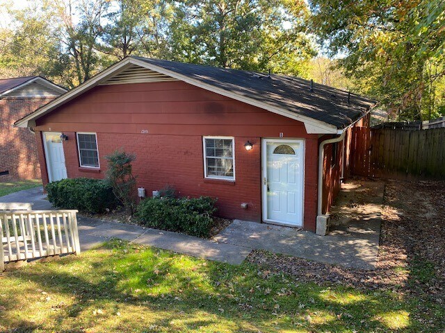 Primary Photo - 1219 Moreland Ave