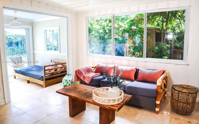 Building Photo - 1130 NE 23rd Pl