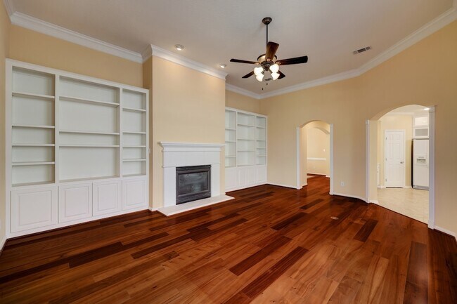 Building Photo - 5022 Coral Gables Dr