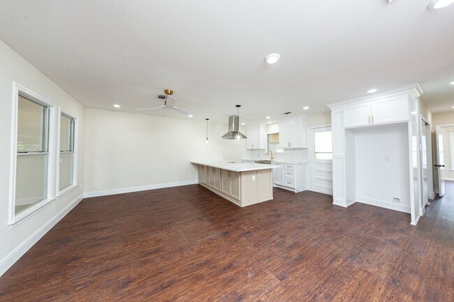 Building Photo - 913 Willow St