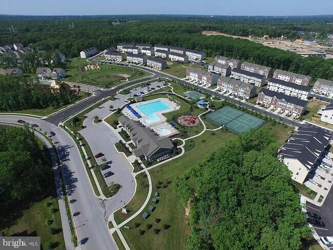 Building Photo - 844 Oriole Ave