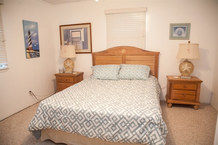 Building Photo - 57219 Island Club Ln