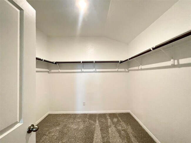 Building Photo - 408 Giorgio Moroder Dr