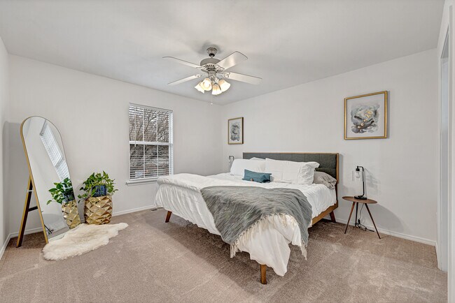 Building Photo - 864 Melmar Dr