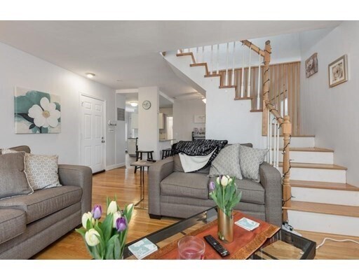 Building Photo - 61 Bower St