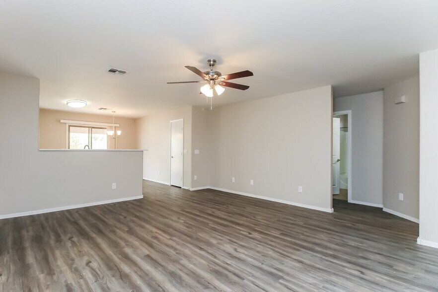 Building Photo - 2443 E Meadow Mist Ln