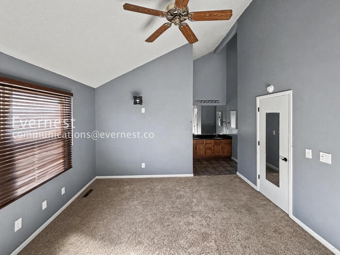 Building Photo - 7669 S Cove Cir