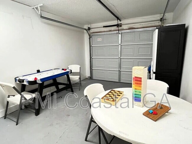 Building Photo - 302 Manden Rd