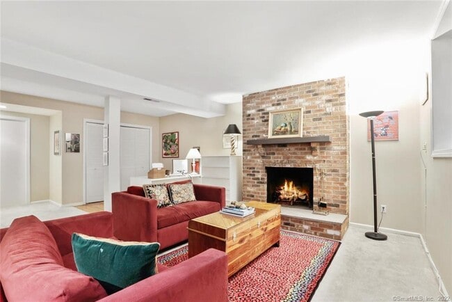 Building Photo - 40 Ettl Ln