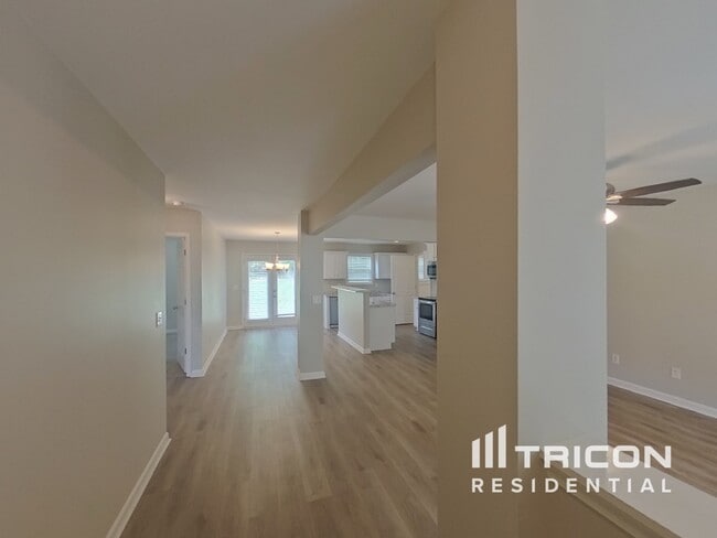 Building Photo - 455 Abbey Pl