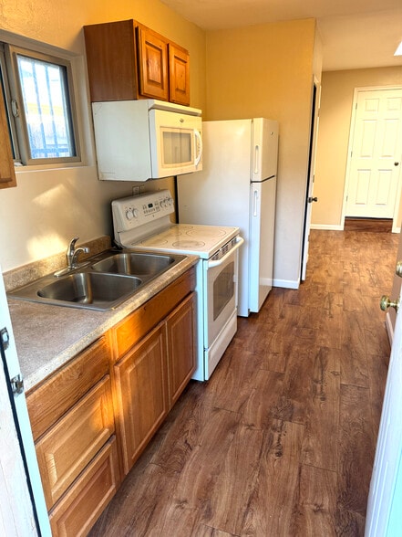 Entrance/Kitchen - 339 N Highland Ave