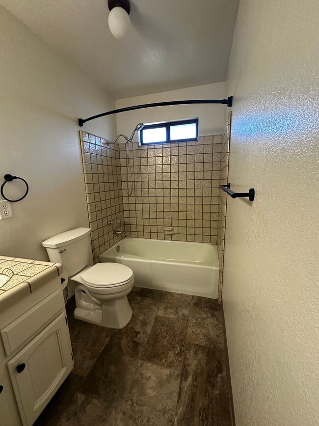 Building Photo - Remodeled Vintage home just 1 block from t...