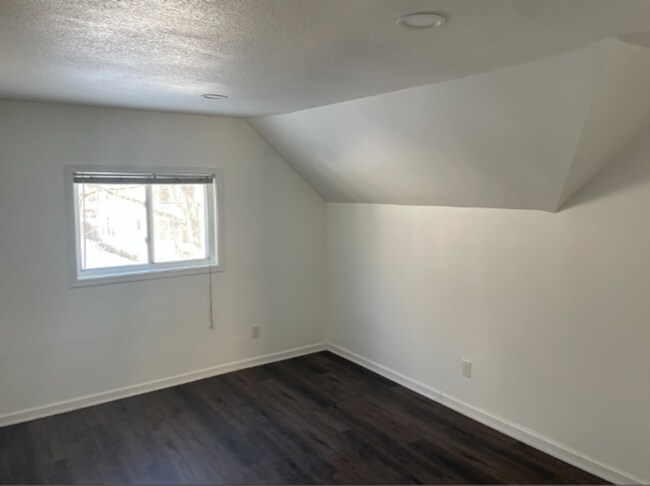 Building Photo - 1212 Bush Ave