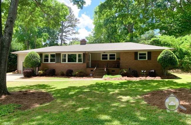 Primary Photo - 128 W Circle Ave