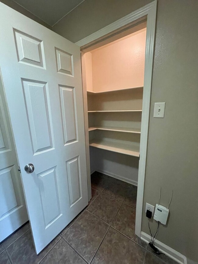 Building Photo - Convenient Sherwood Location