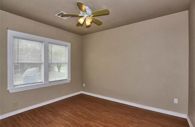 Building Photo - MAJOR PRICE DROP! Excellent home located in Kendall - Whittier!