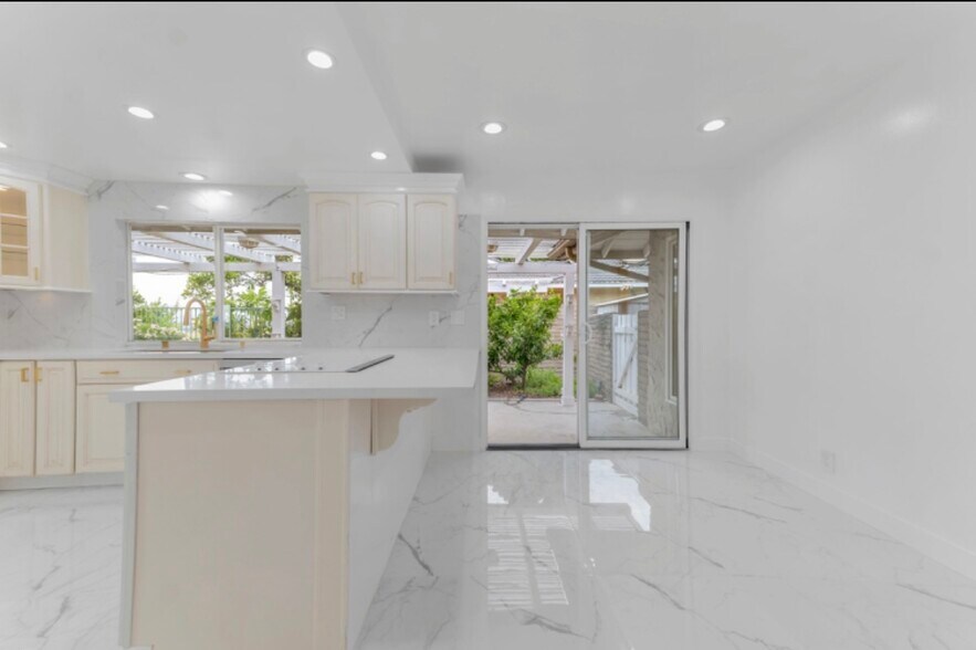 Building Photo - 2506 Sapra St