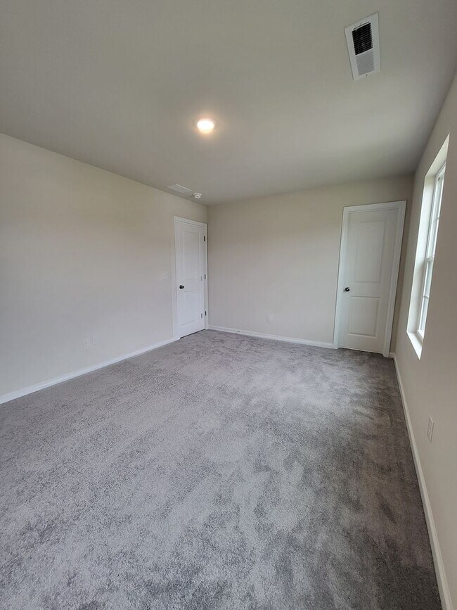 Building Photo - Stunning 5BR/3BA Home located in Statesville