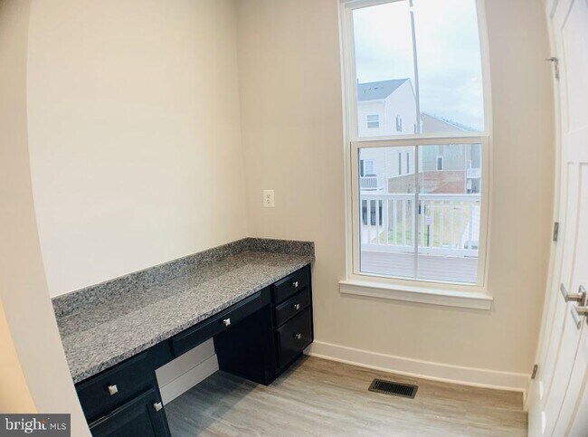 Building Photo - 11380 Willow Green Cir